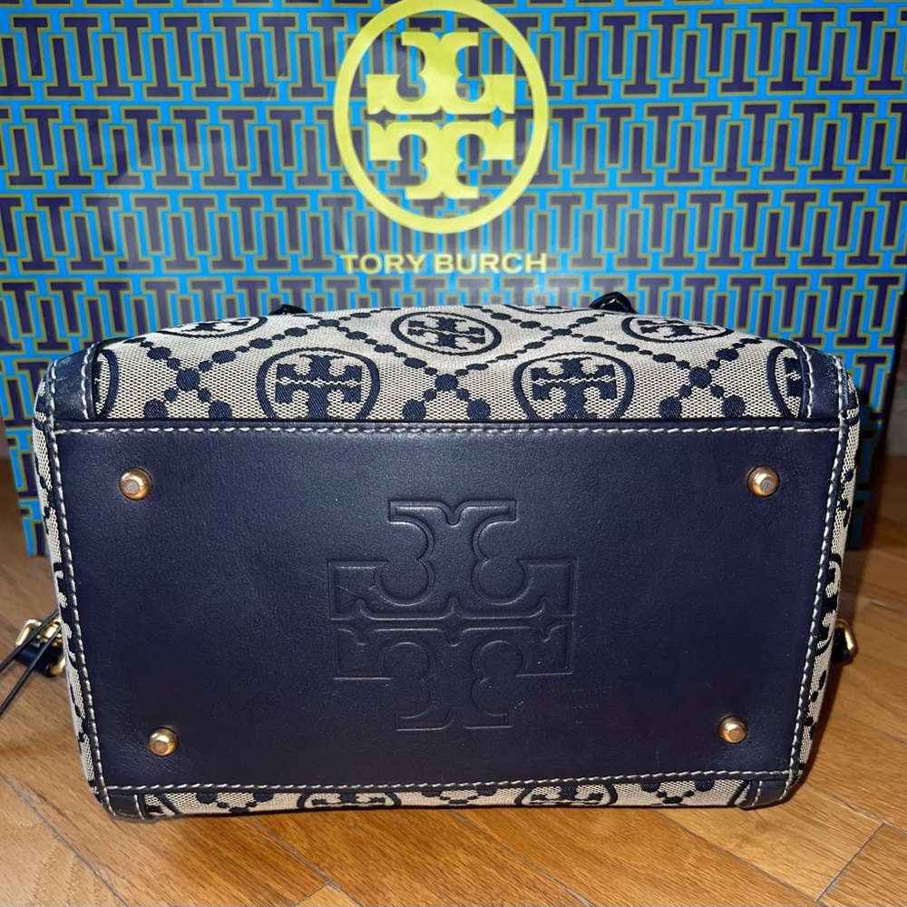 Tory Burch Navy T Monogram Jacquard Barrel Bag - Picture 5 of 15